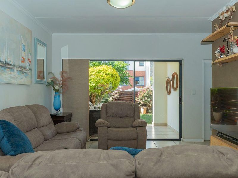 Beautiful 3 Bedroom 2 Bathroom Ground Floor Apartment in Greenstone Hill - Photo 5