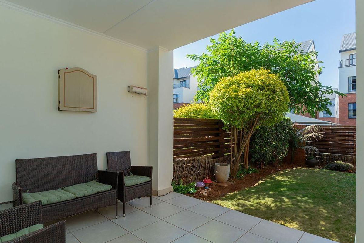 Beautiful 3 Bedroom 2 Bathroom Ground Floor Apartment in Greenstone Hill - Photo 4