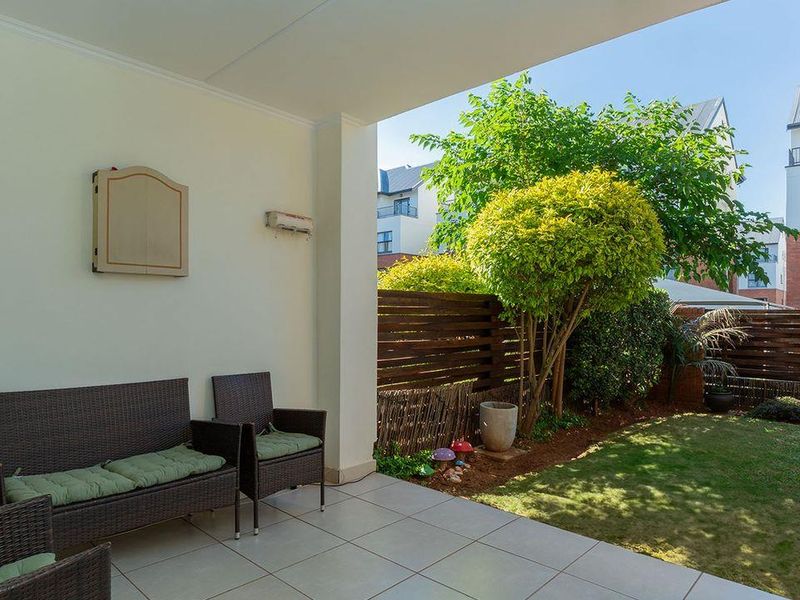 Beautiful 3 Bedroom 2 Bathroom Ground Floor Apartment in Greenstone Hill - Photo 4