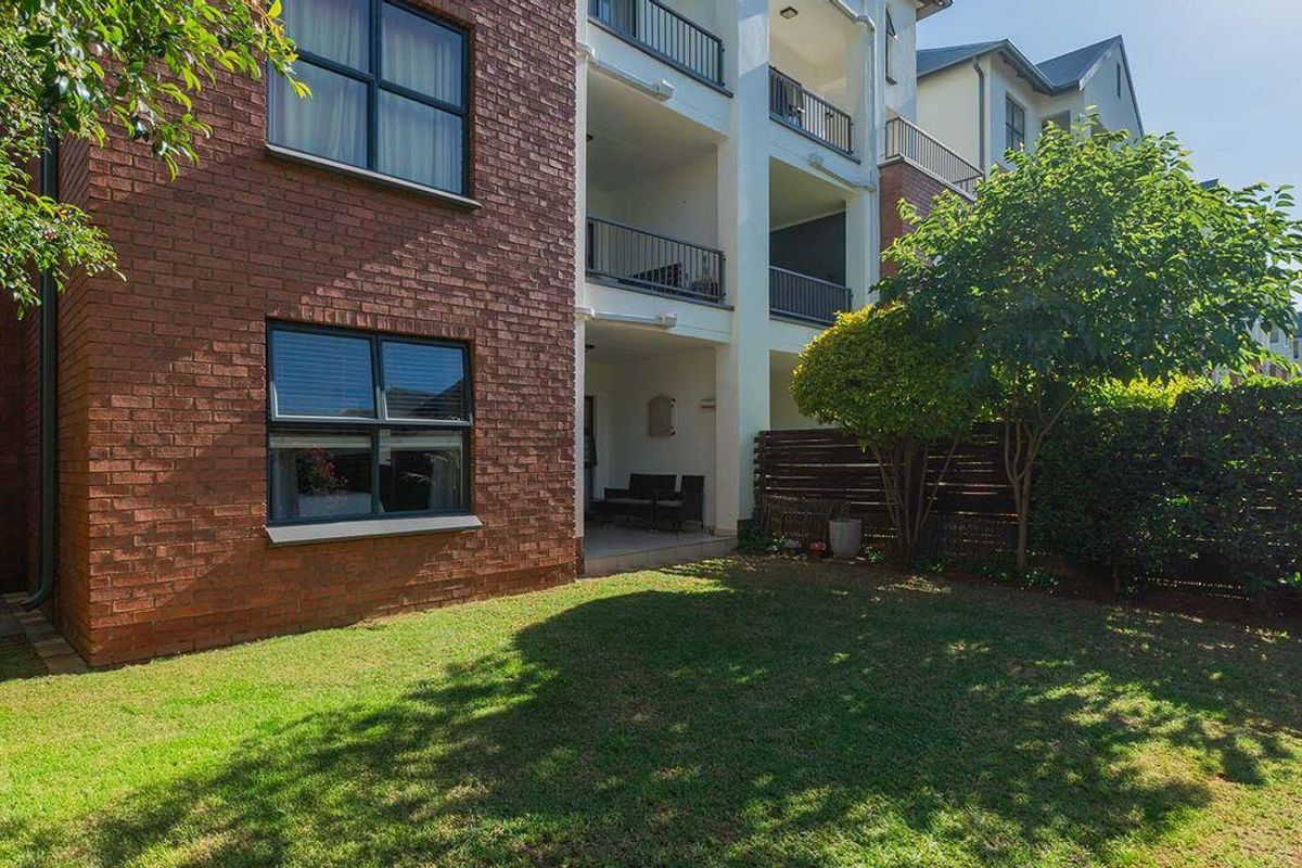Beautiful 3 Bedroom 2 Bathroom Ground Floor Apartment in Greenstone Hill - Photo 2