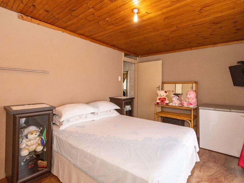 Cosy Two Bedroom House - Photo 10