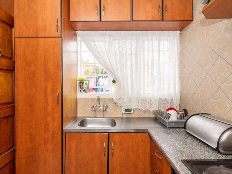 Cosy Two Bedroom House - Photo 8