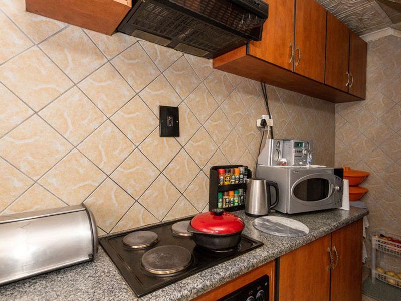 Cosy Two Bedroom House - Photo 7