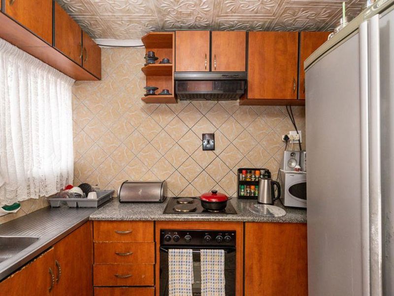 Cosy Two Bedroom House - Photo 6