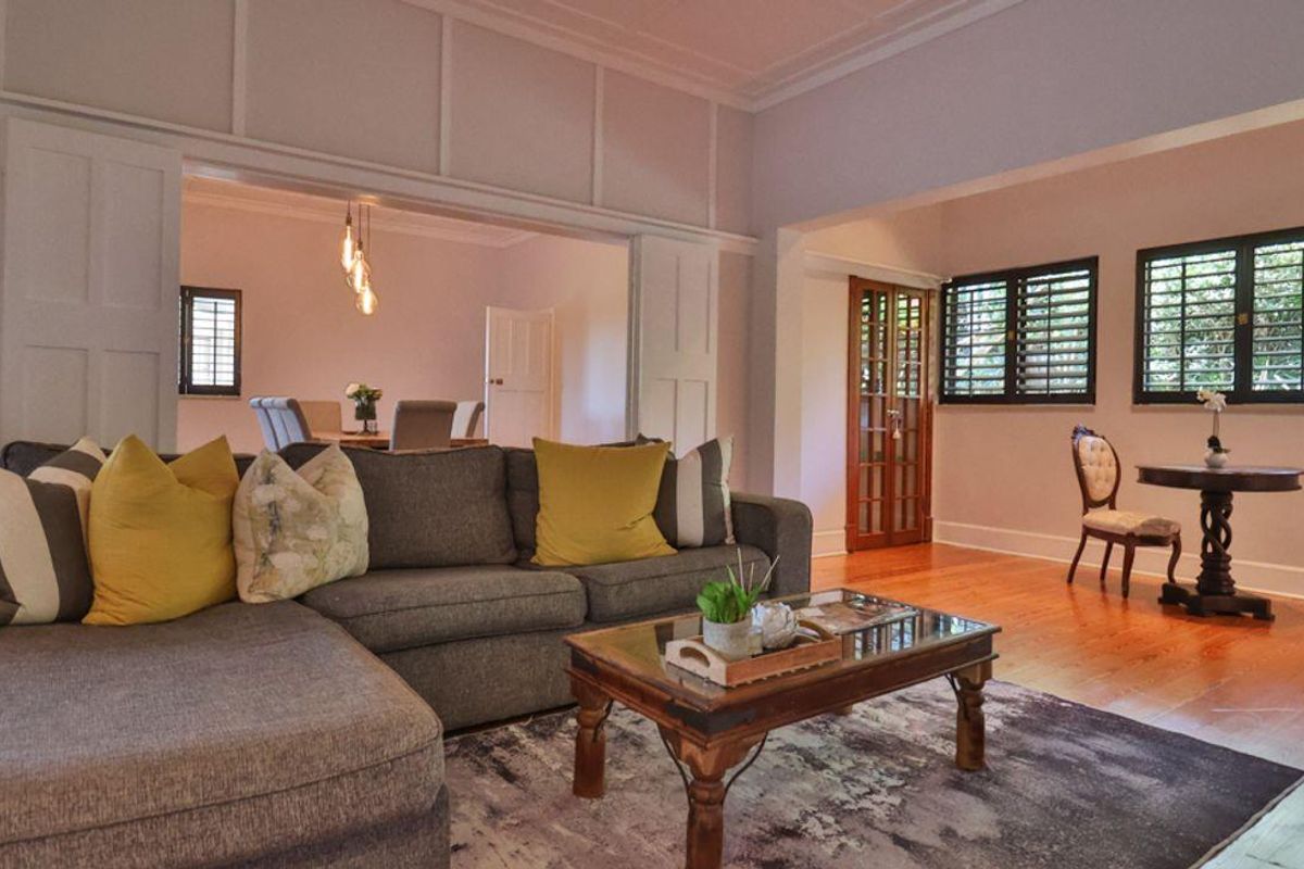 Epitome of fine living - Spacious Five Bedroom Townhouse! - Photo 3