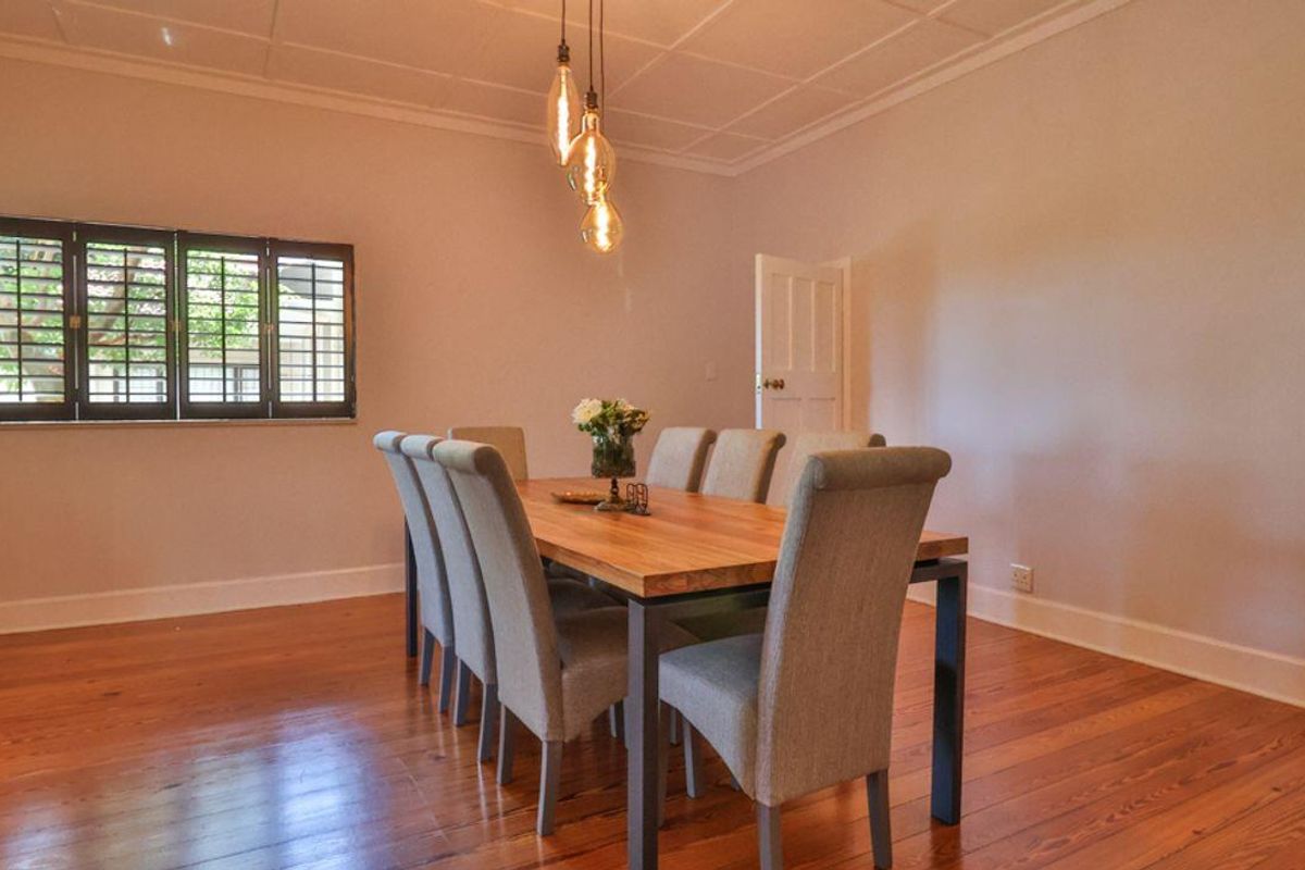 Epitome of fine living - Spacious Five Bedroom Townhouse! - Photo 5