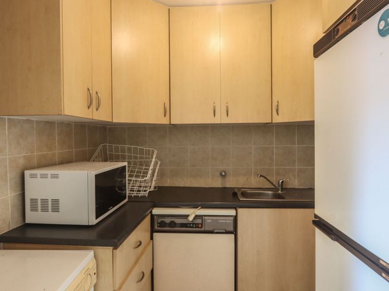 Fully Furnished Two Bedroom Apartment close to amenities - Photo 10