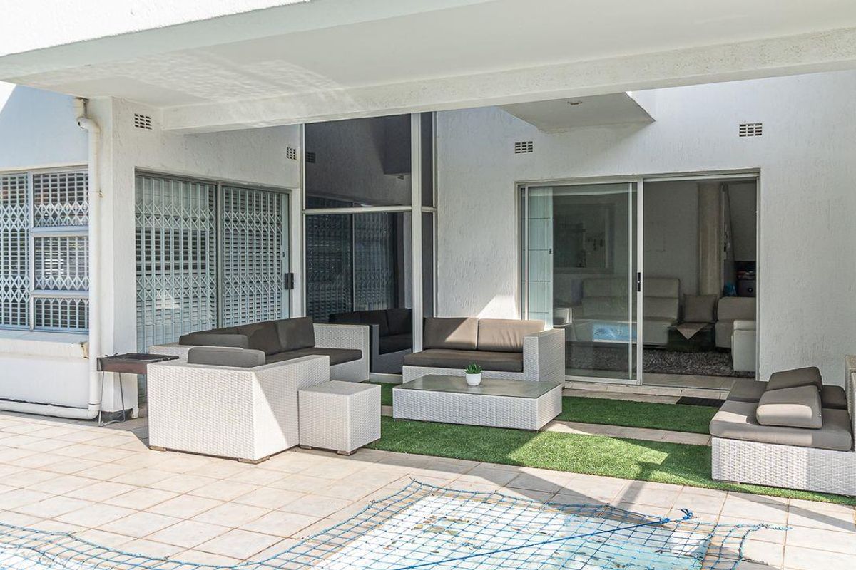 Spacious Home Close to Shopping Malls, Schools and Hospitals - Photo 3