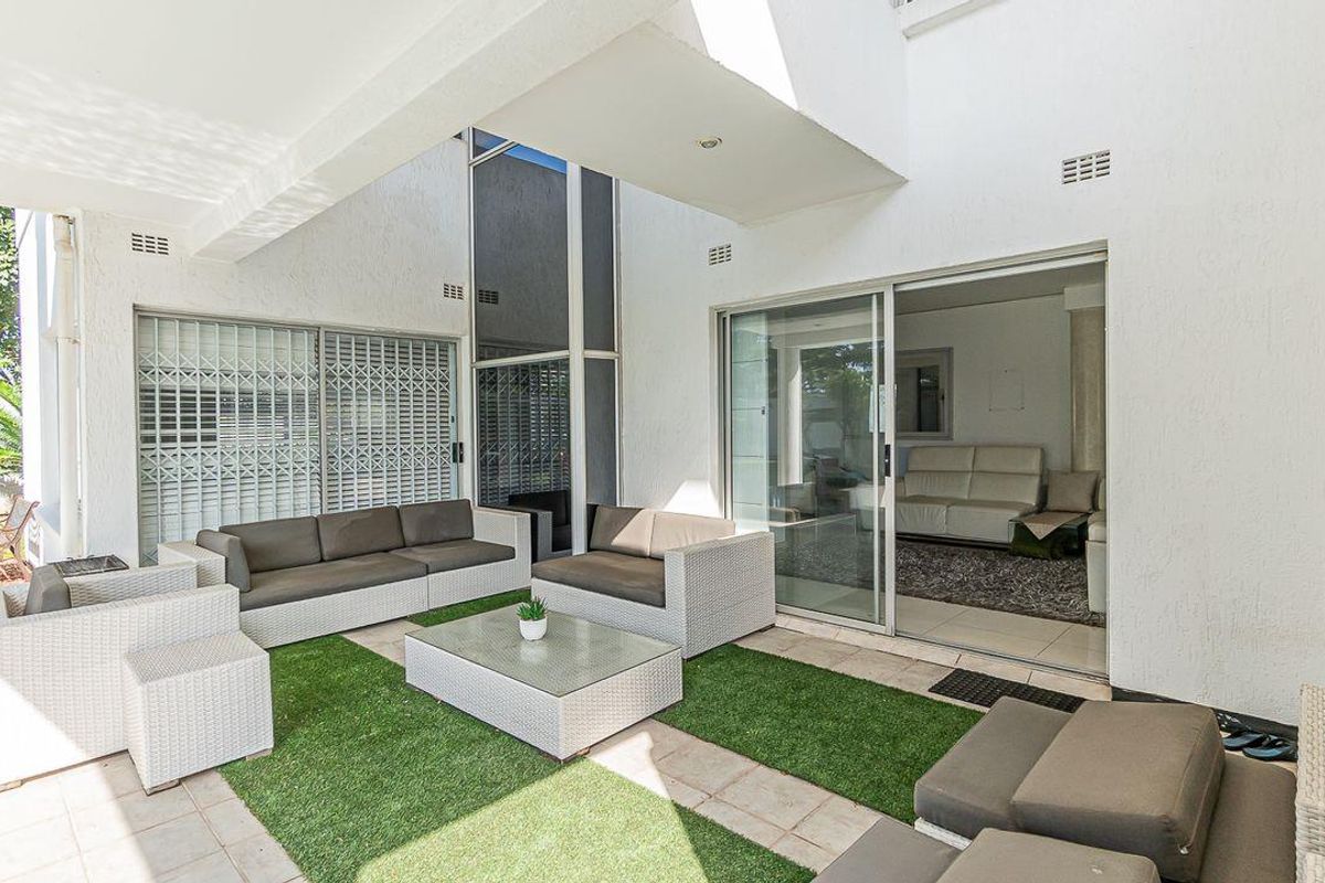 Spacious Home Close to Shopping Malls, Schools and Hospitals - Photo 4