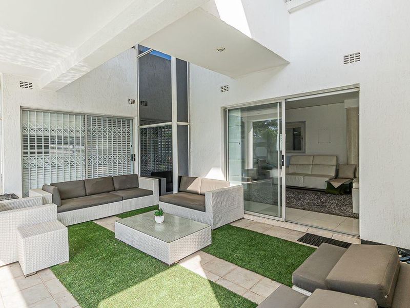 Spacious Home Close to Shopping Malls, Schools and Hospitals - Photo 4