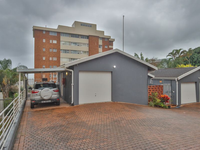 Three Bedroom Townhouse - Photo 1