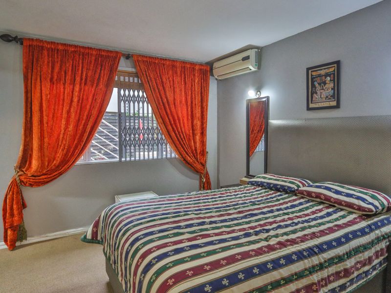 Three Bedroom Townhouse - Photo 10