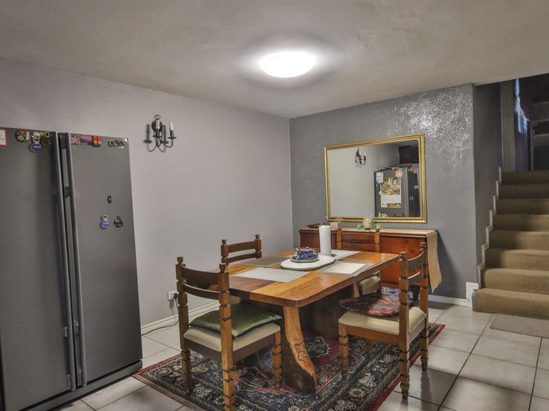 Three Bedroom Townhouse - Photo 7