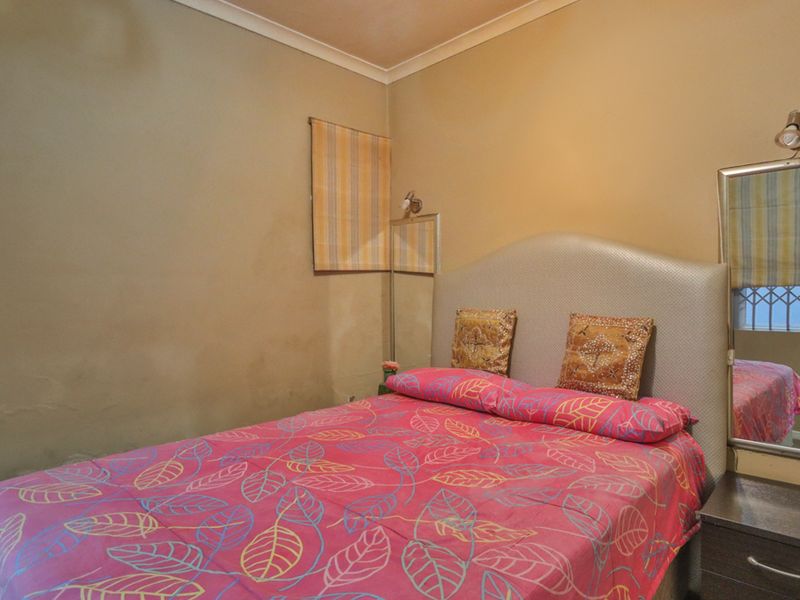 Three Bedroom Townhouse - Photo 9