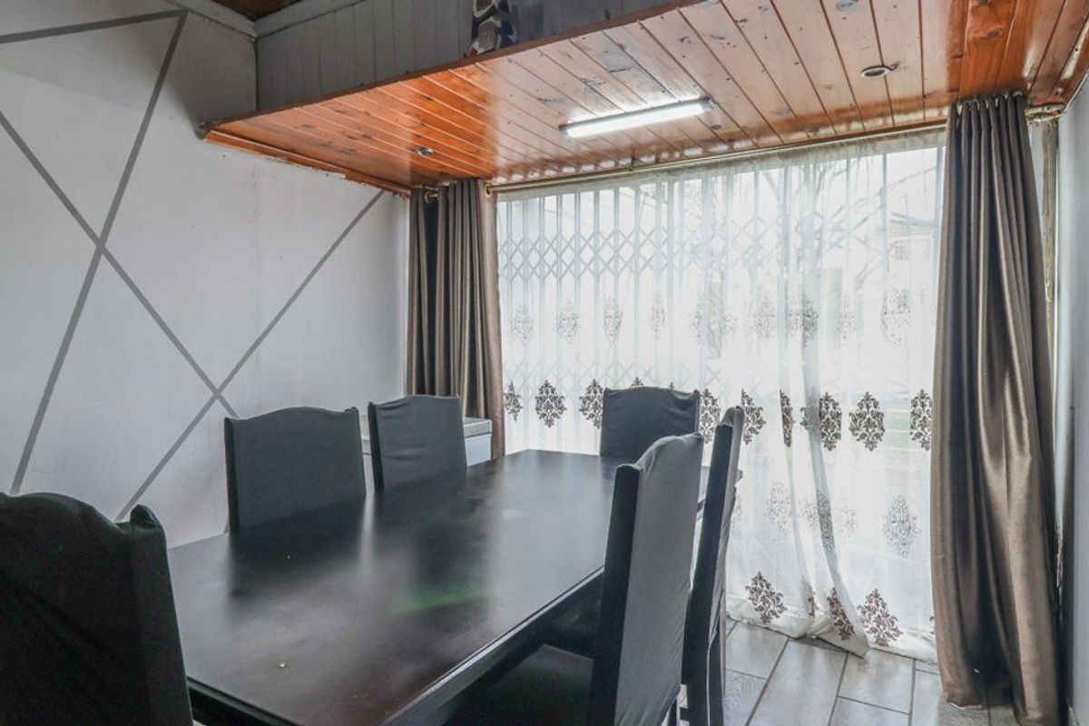 Charming 3 Bedroom Family Home - Photo 5