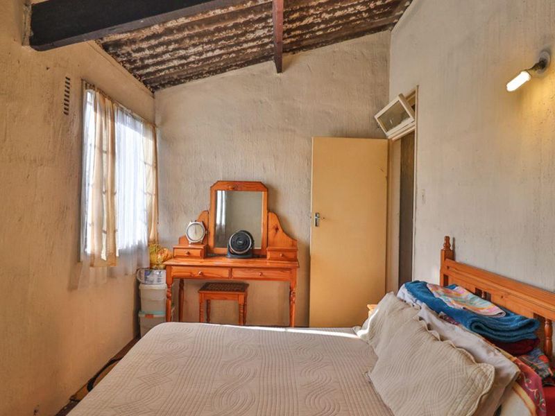 Charming 2 Bedroom Duplex - Photo 9