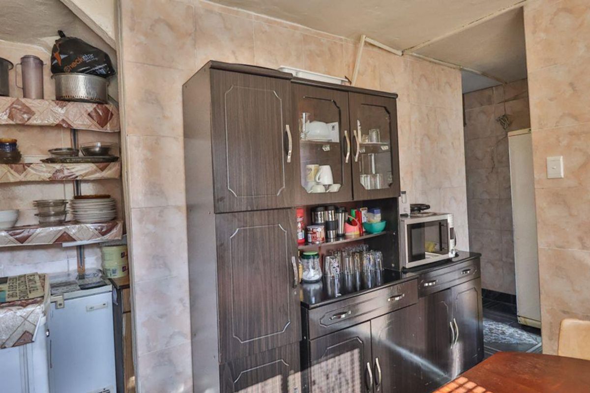 Charming 2 Bedroom Duplex - Photo 4