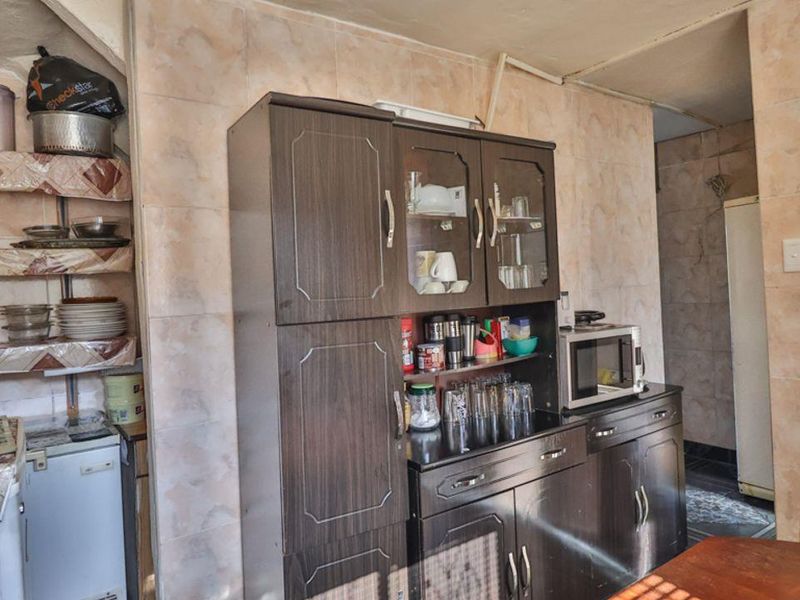 Charming 2 Bedroom Duplex - Photo 4