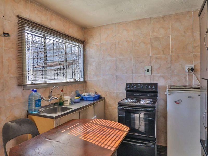 Charming 2 Bedroom Duplex - Photo 6