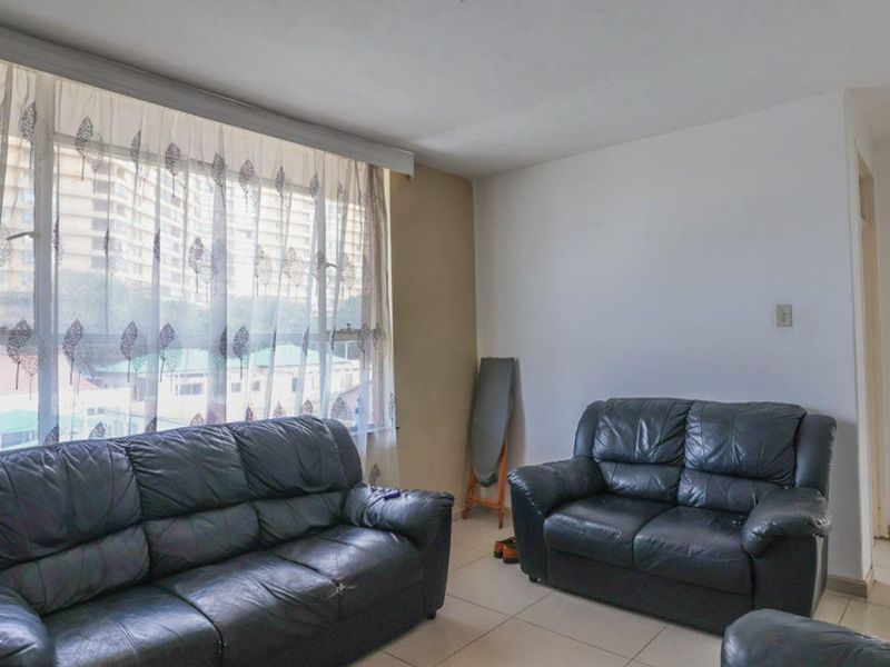 Two Bedroom Apartment close to amenities - Photo 5