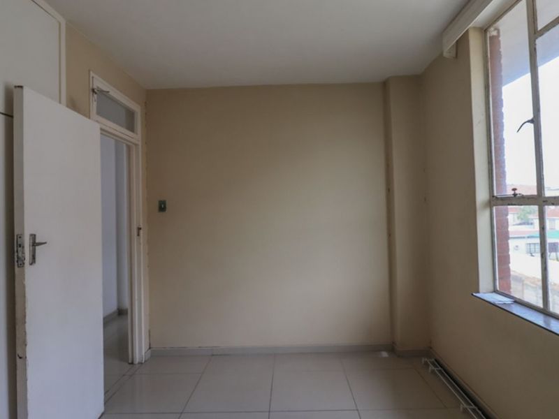 Two Bedroom Apartment close to amenities - Photo 9