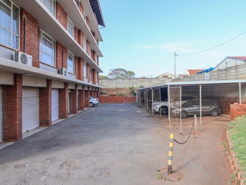 Two Bedroom Apartment close to amenities - Photo 4