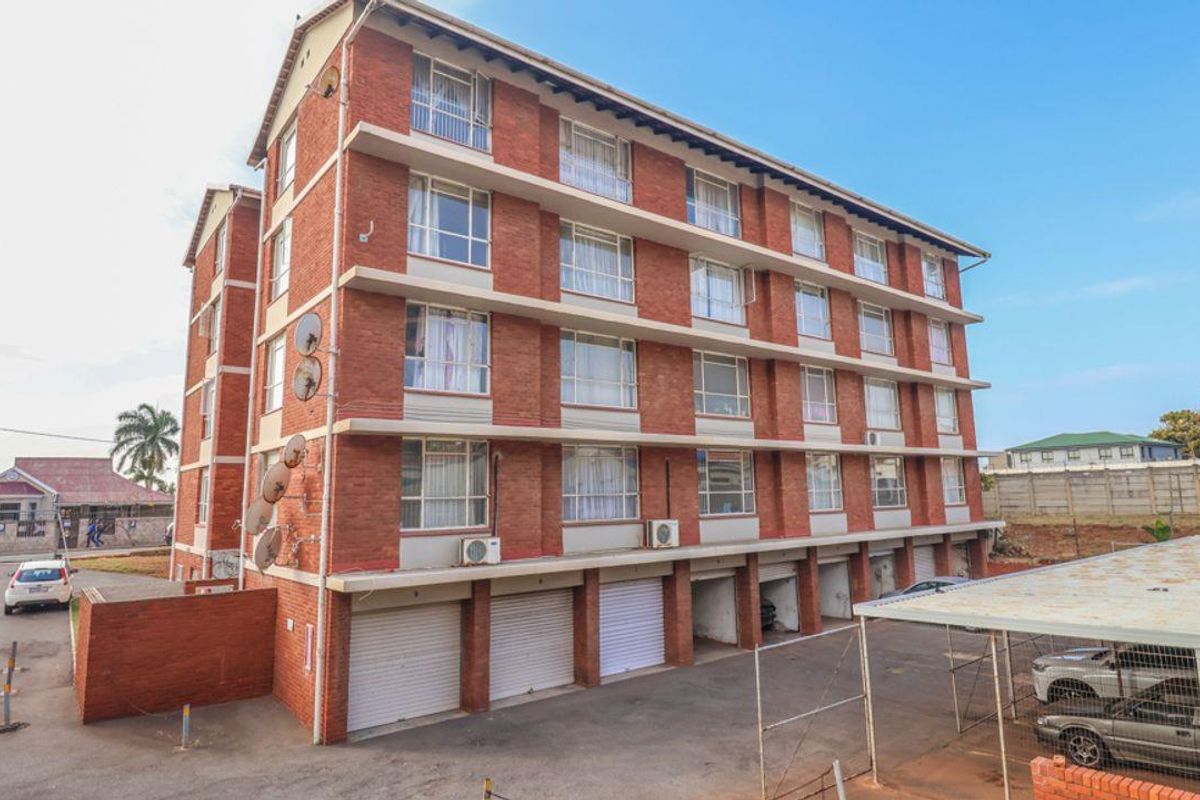 Two Bedroom Apartment close to amenities - Photo 2