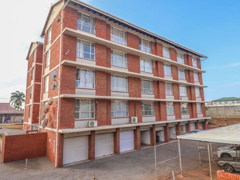 Two Bedroom Apartment close to amenities - Photo 2