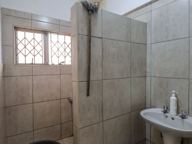 Three Bedroom Apartment - Photo 10