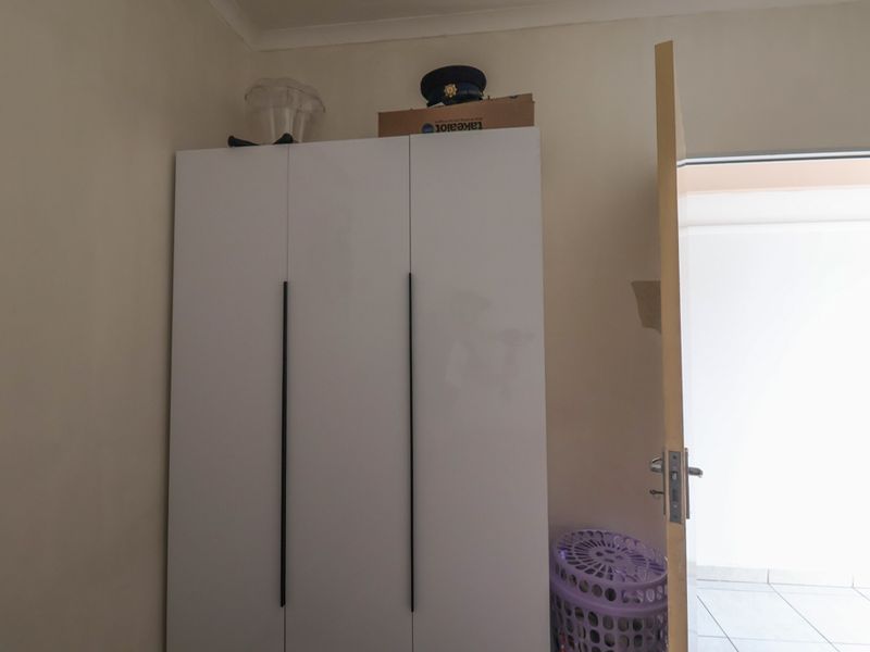 Three Bedroom Apartment - Photo 8