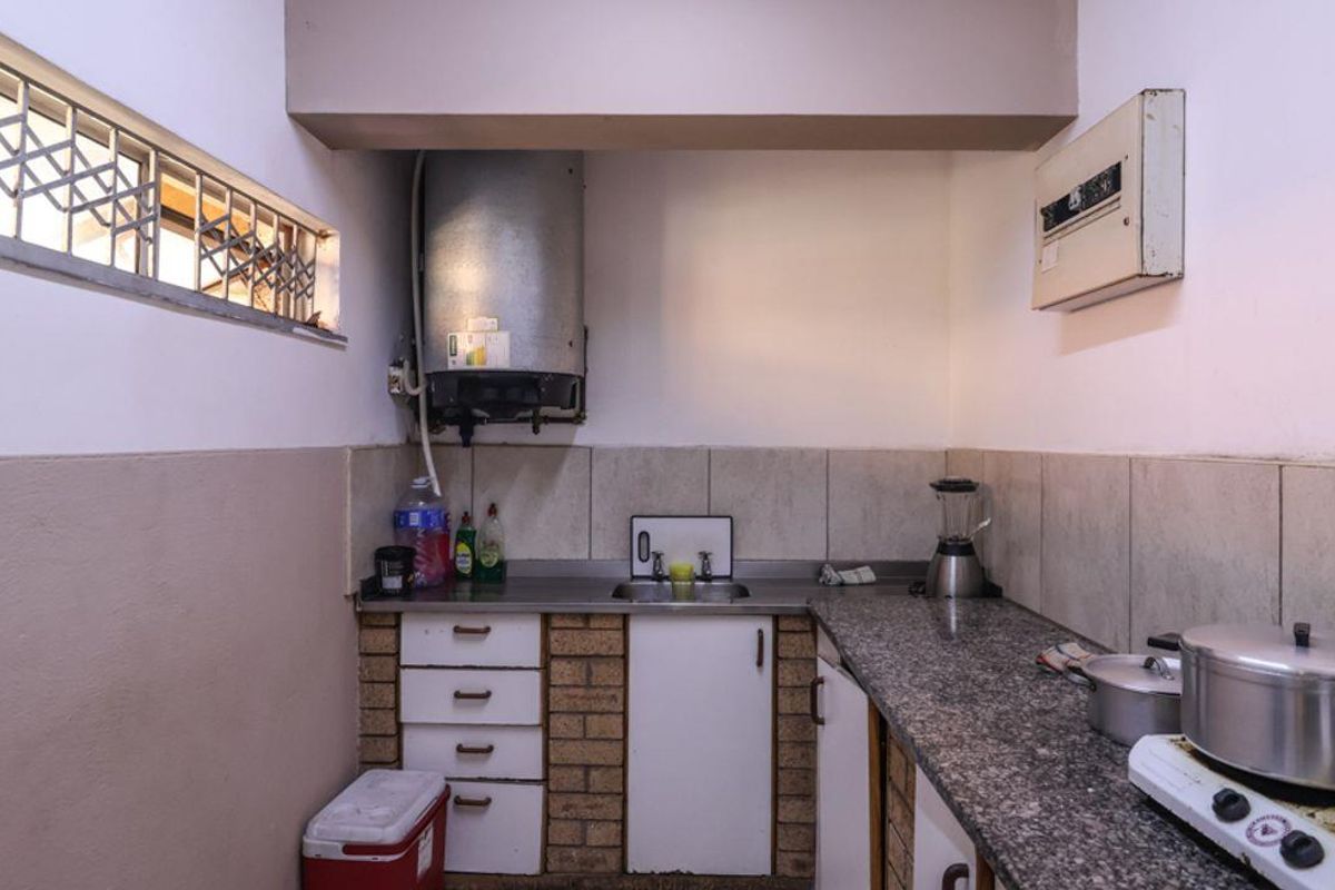 Three Bedroom Apartment - Photo 3