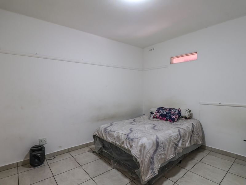 Three Bedroom Apartment - Photo 5