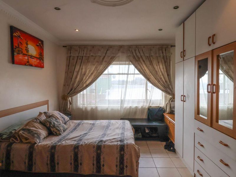Secure Two Bedroom Apartment close to amenities - Photo 9
