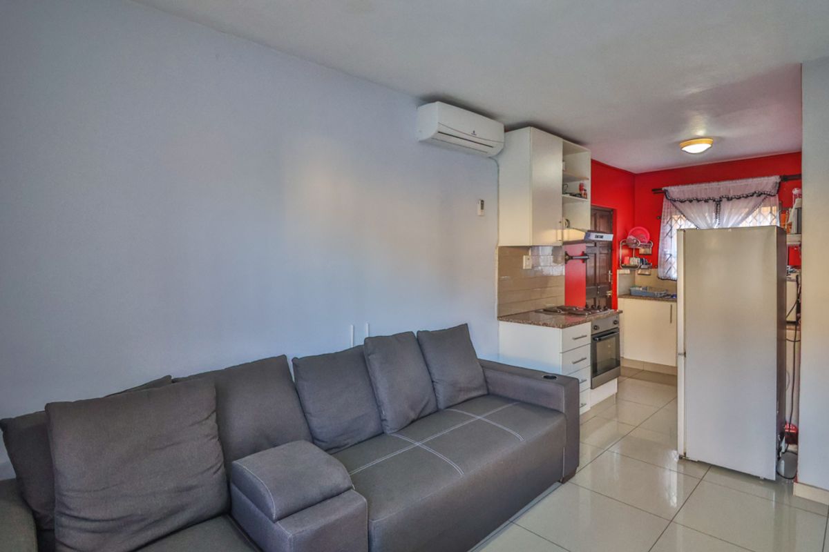 Three Bedroom Ground Floor Simplex - Photo 3