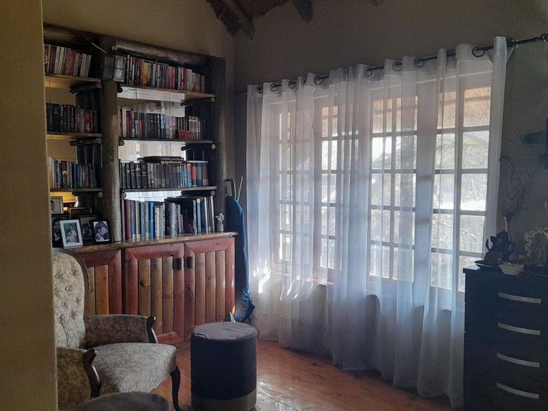 Beautiful Thatch House for sale in Ridgeway - Photo 3