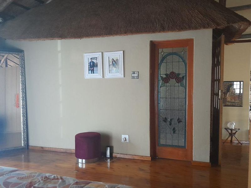 Beautiful Thatch House for sale in Ridgeway - Photo 8