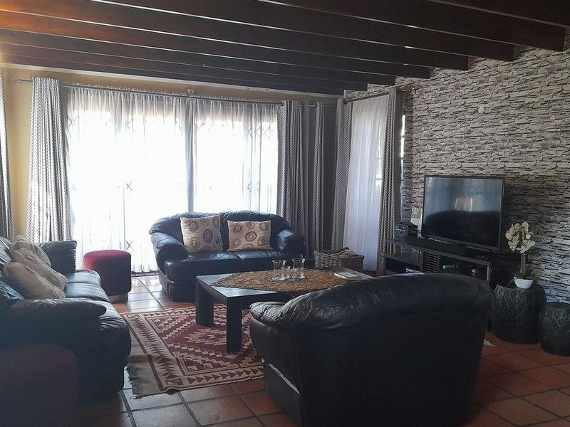 Beautiful Thatch House for sale in Ridgeway - Photo 5