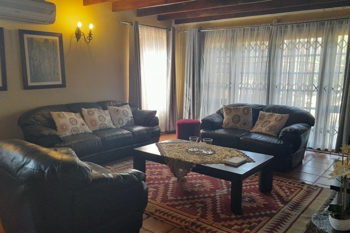 Beautiful Thatch House for sale in Ridgeway - Photo 4