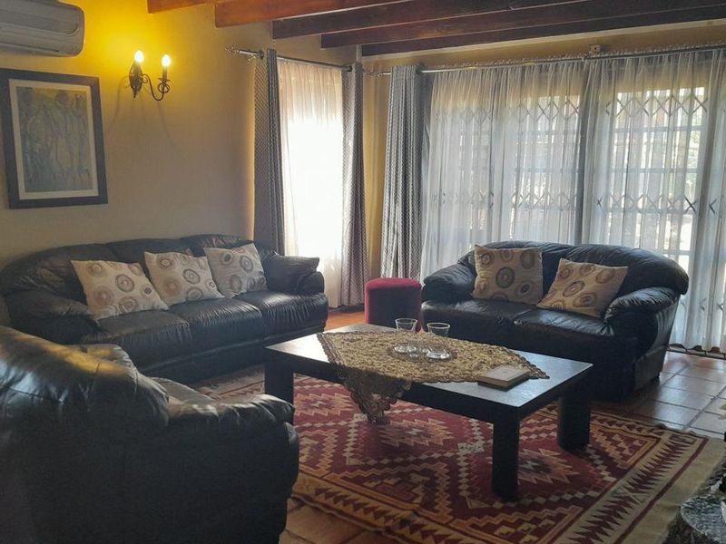 Beautiful Thatch House for sale in Ridgeway - Photo 4