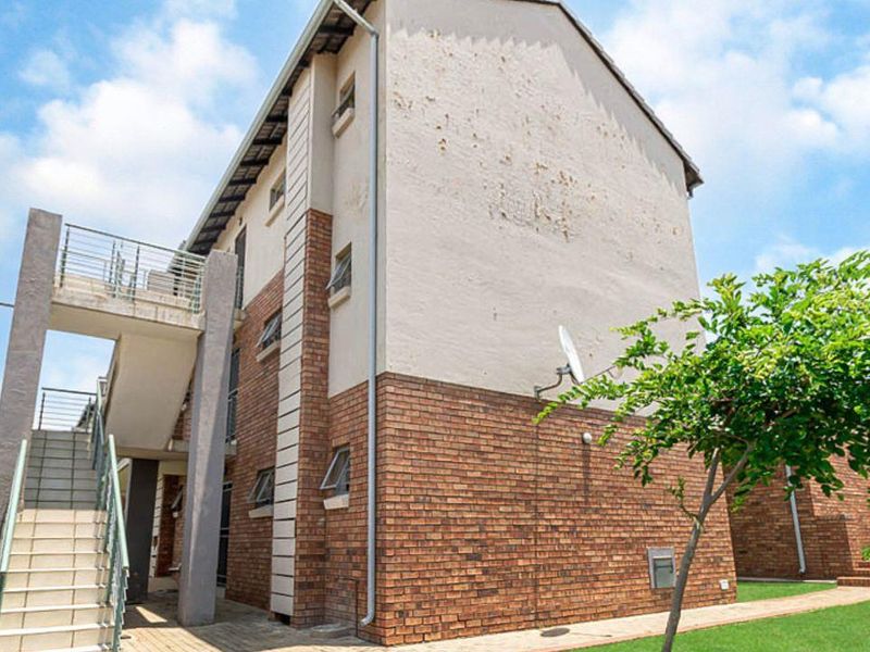 Ideal unit for a start up family, modern, cosy and neat ground floor unit - Photo 3