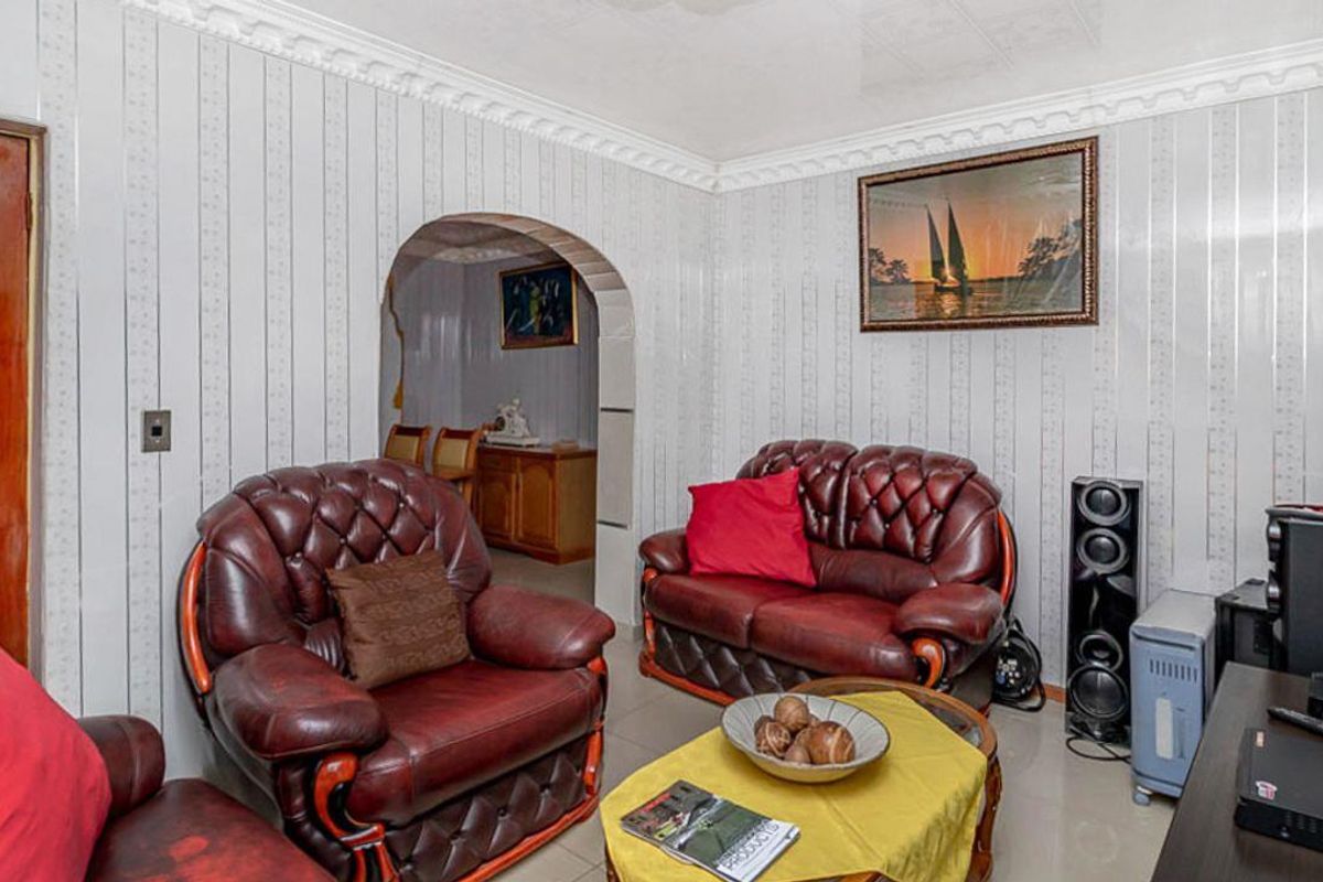 Versatile 4-Bedroom Double-Storey Home in Dobsonville - Photo 5