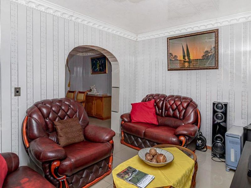 Versatile 4-Bedroom Double-Storey Home in Dobsonville - Photo 5