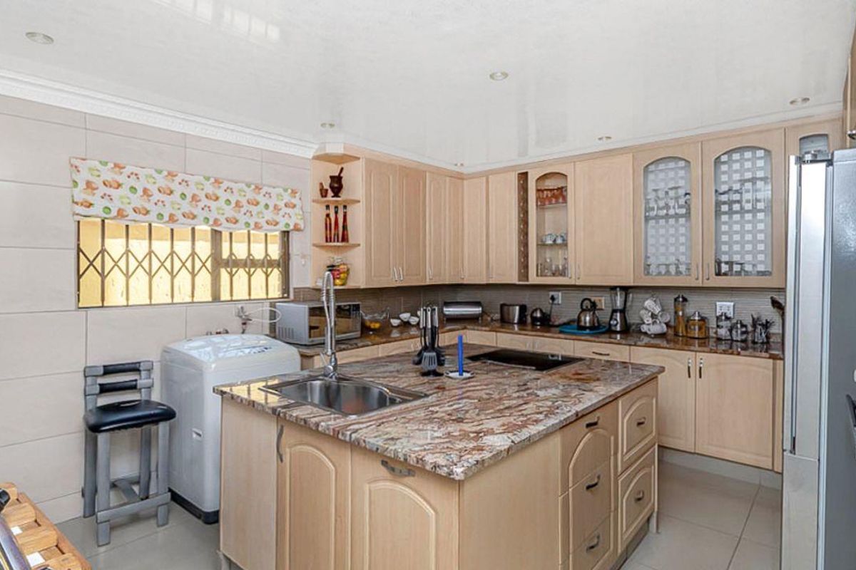 Versatile 4-Bedroom Double-Storey Home in Dobsonville - Photo 2