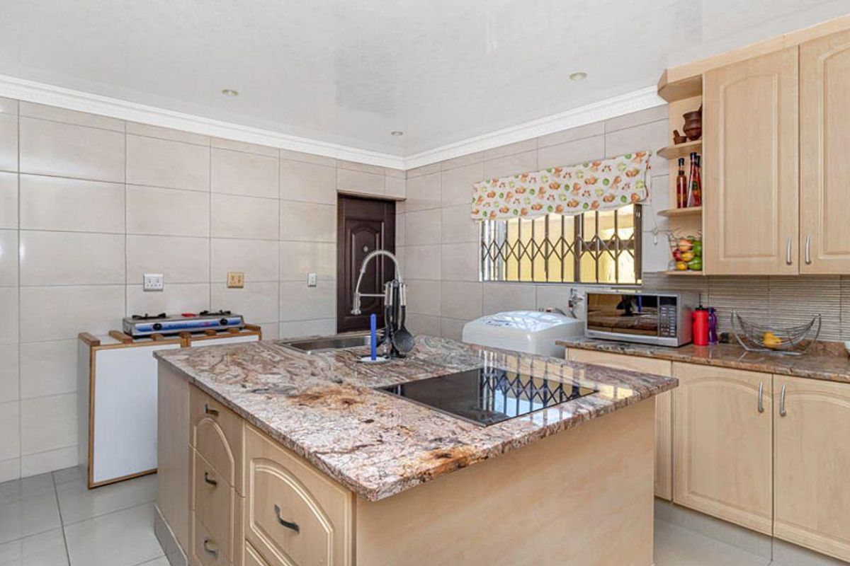 Versatile 4-Bedroom Double-Storey Home in Dobsonville - Photo 3