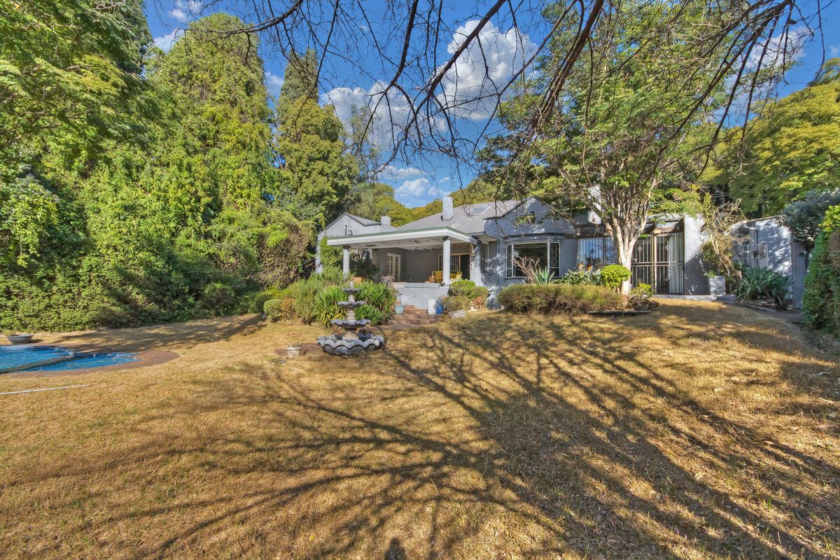 Charming 4-Bedroom Family Home with Spacious Grounds and Exceptional Privacy - Photo 2
