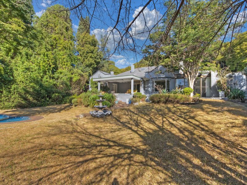 Charming 4-Bedroom Family Home with Spacious Grounds and Exceptional Privacy - Photo 2