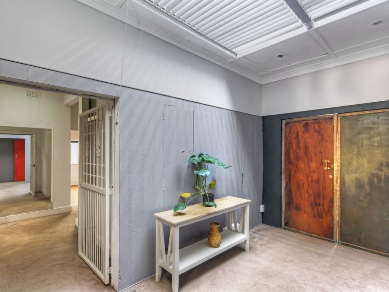 Charming 4-Bedroom Family Home with Spacious Grounds and Exceptional Privacy - Photo 4