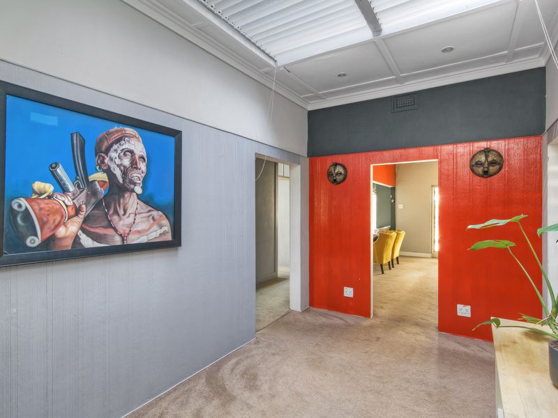 Charming 4-Bedroom Family Home with Spacious Grounds and Exceptional Privacy - Photo 10