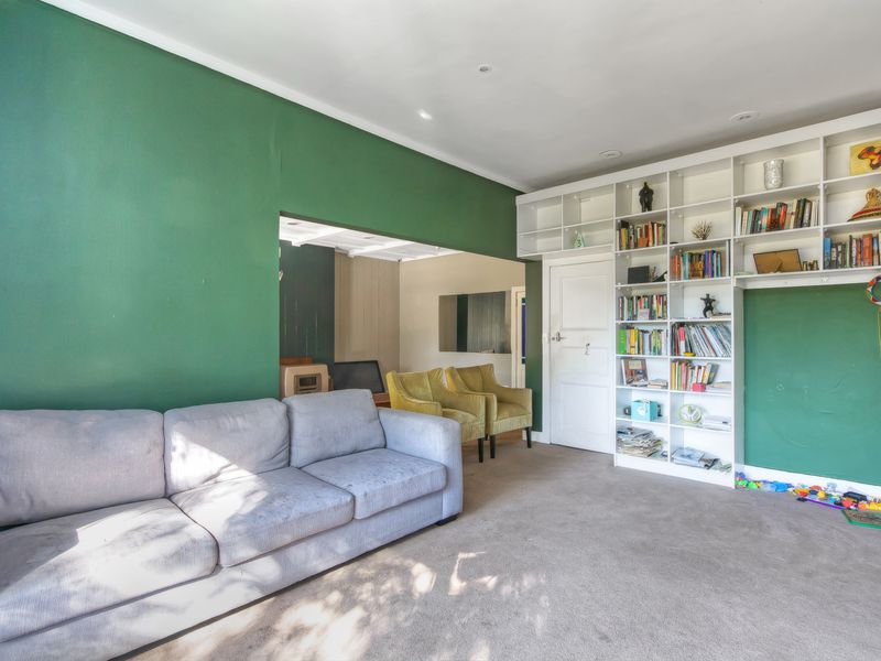 Charming 4-Bedroom Family Home with Spacious Grounds and Exceptional Privacy - Photo 6