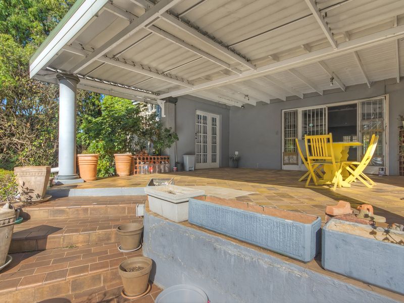 Charming 4-Bedroom Family Home with Spacious Grounds and Exceptional Privacy - Photo 3